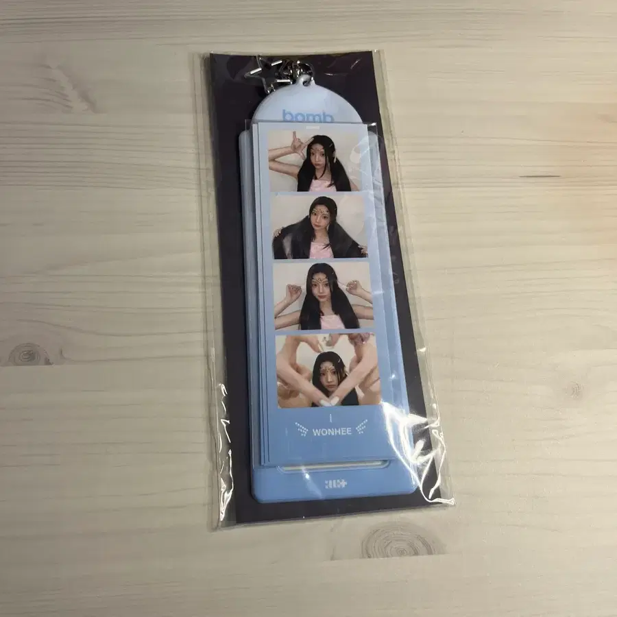 원가양도)아일릿 bomb 팝업 md 네컷포토 홀더 키링 판매 양도 illit