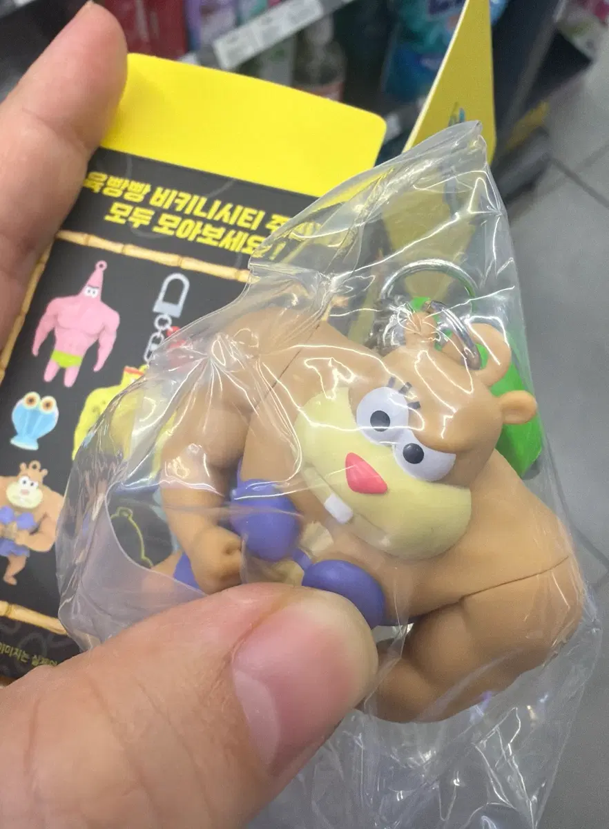 스폰지밥 근육빵빵 다람이 피규어 키링 판매