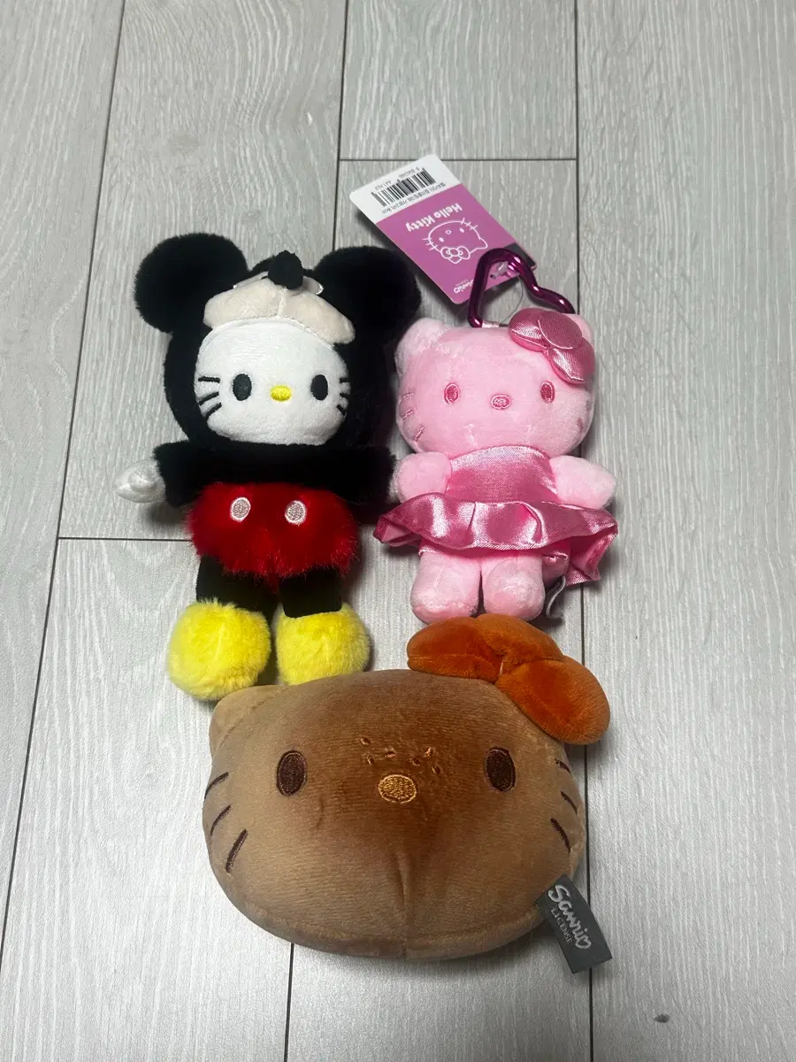 (일괄)산리오 헬로키티 컬러풀핑크 인형키링 + 미키마우스 키치+베이커리키티