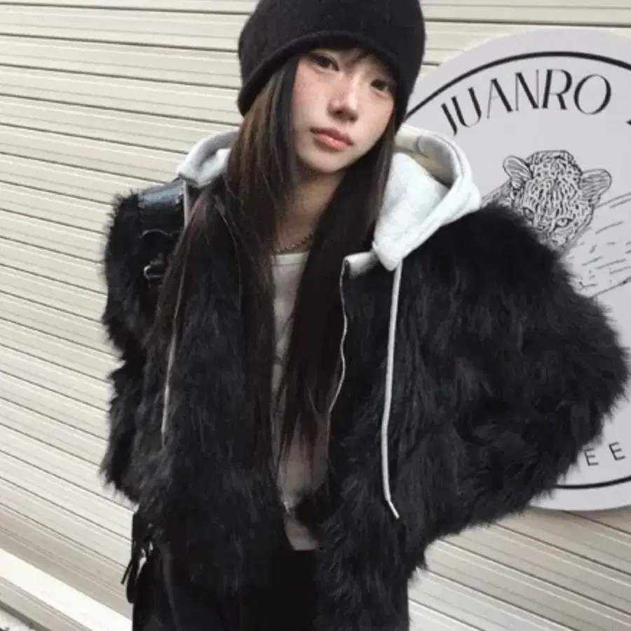에이블리) 후르츠 퍼 후드 자켓 블랙