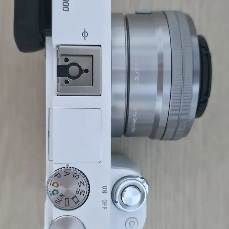 소니 A6000 미러리스 카메라 + 16-50mm 번들렌즈