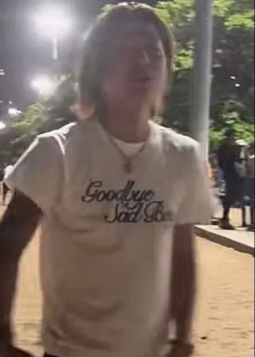 sad kid yazGoodbye Sad Boy 투어 T셔츠 친필