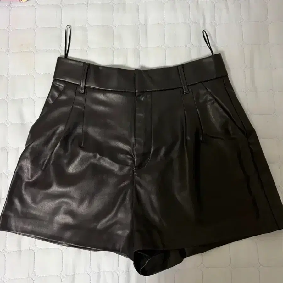 자라 레더 숏팬츠 S