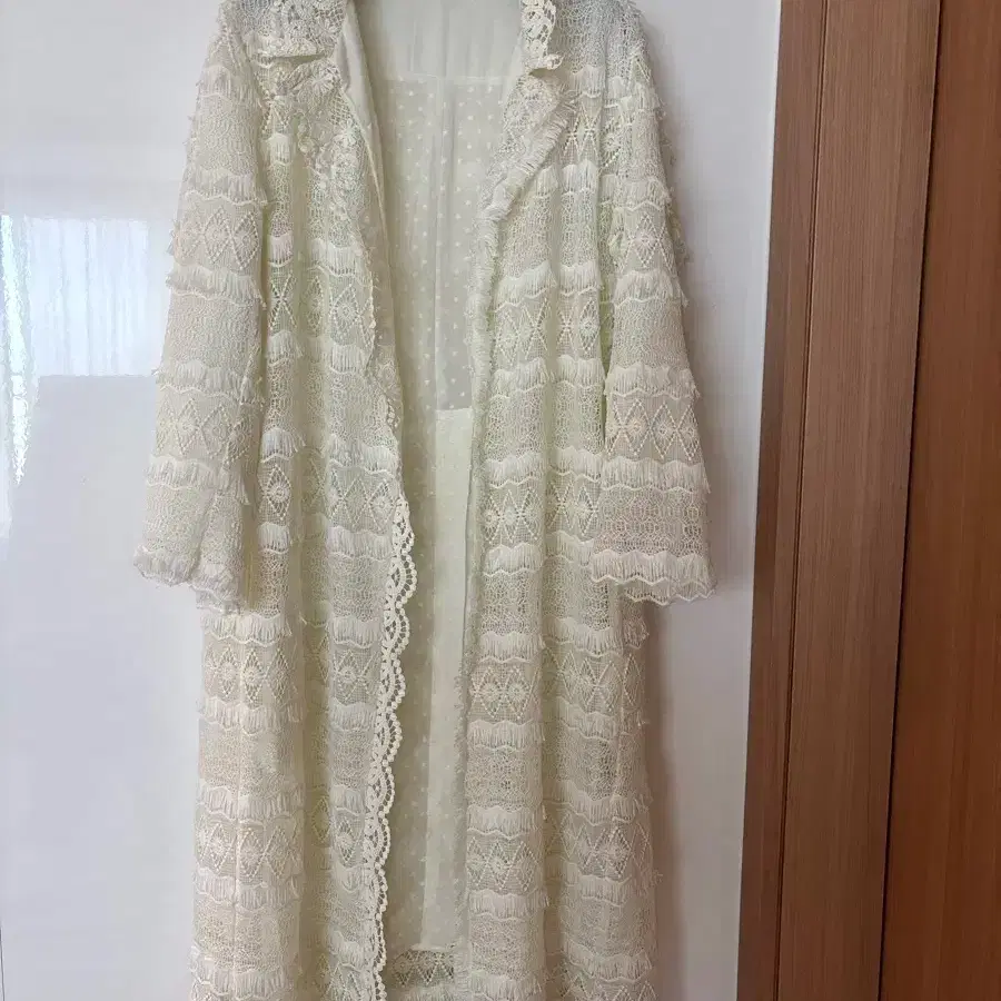 리틀블랙 레이스 롱 가디건 로브 코트 자켓 점퍼 휴양지 스카시 여행룩
