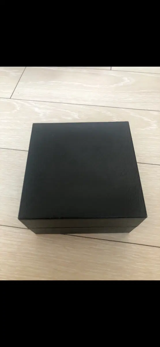 검정색 사각형 상자 시계멘탈