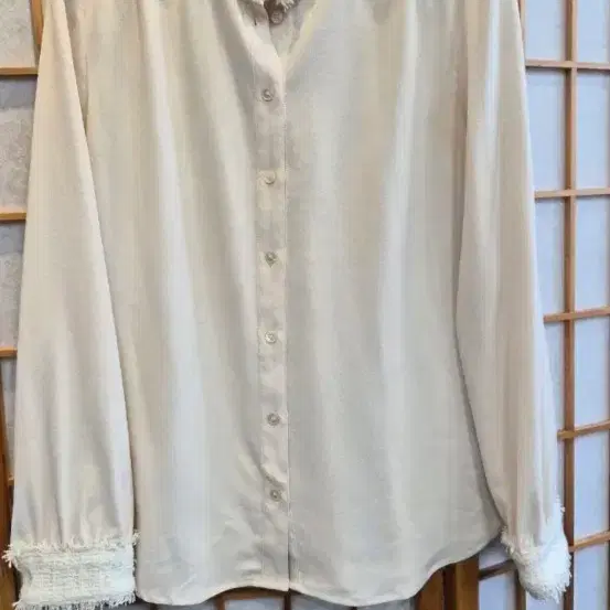 BCBG 넥 프릴 블라우스 아이보리 55