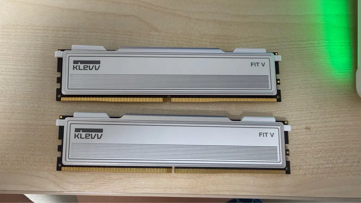 KLEVV DDR5 PC5-51200(6400) CL30 FIT V 화이트 8Gx2 판매