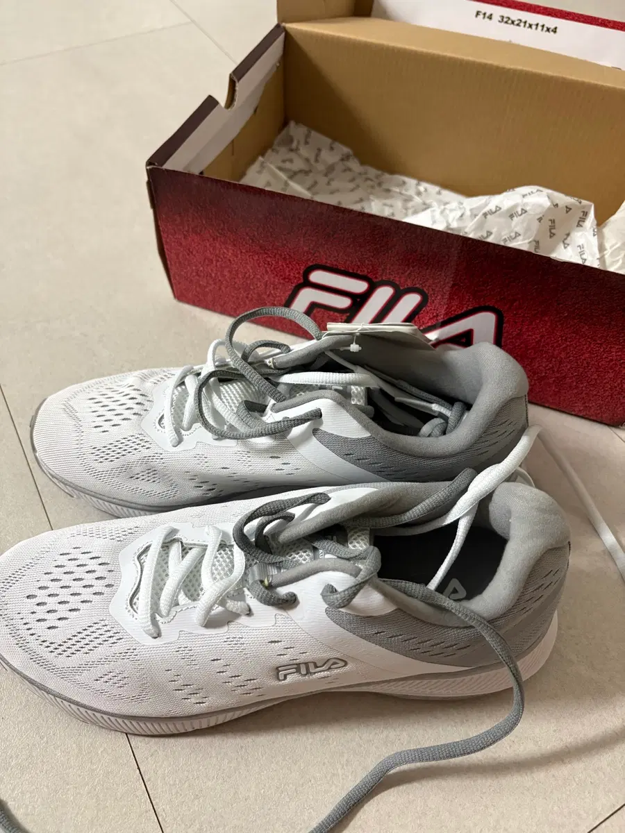 Fila sneakers white 250