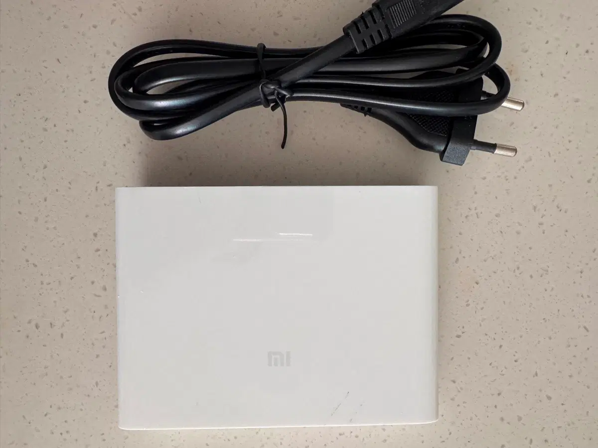 샤오미 usb 6구 충전기 CDQ06ZM 화이트