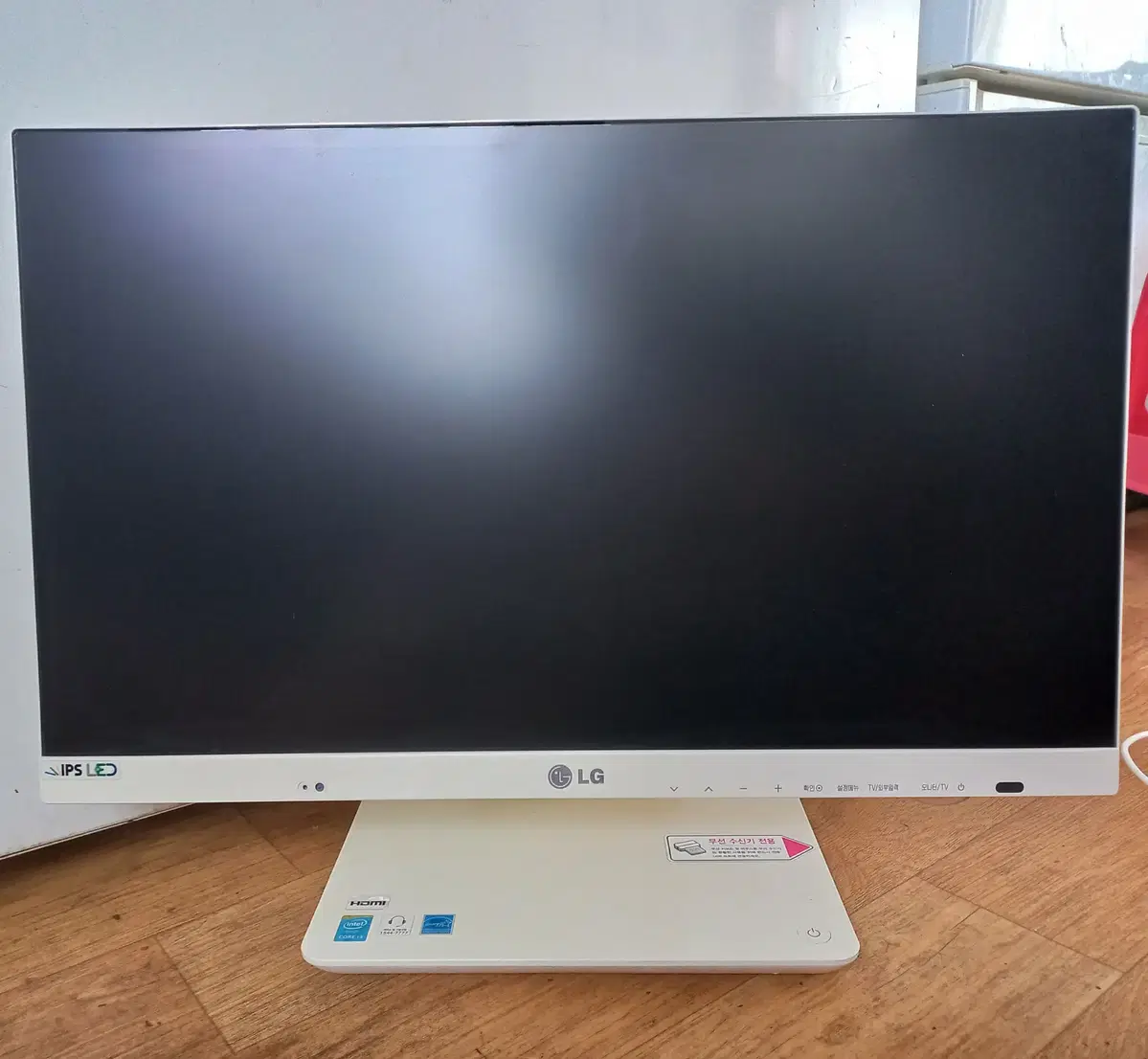 LG All-in-one PC i3-4000M @2.4Ghz, 24인치 IPS판넬.