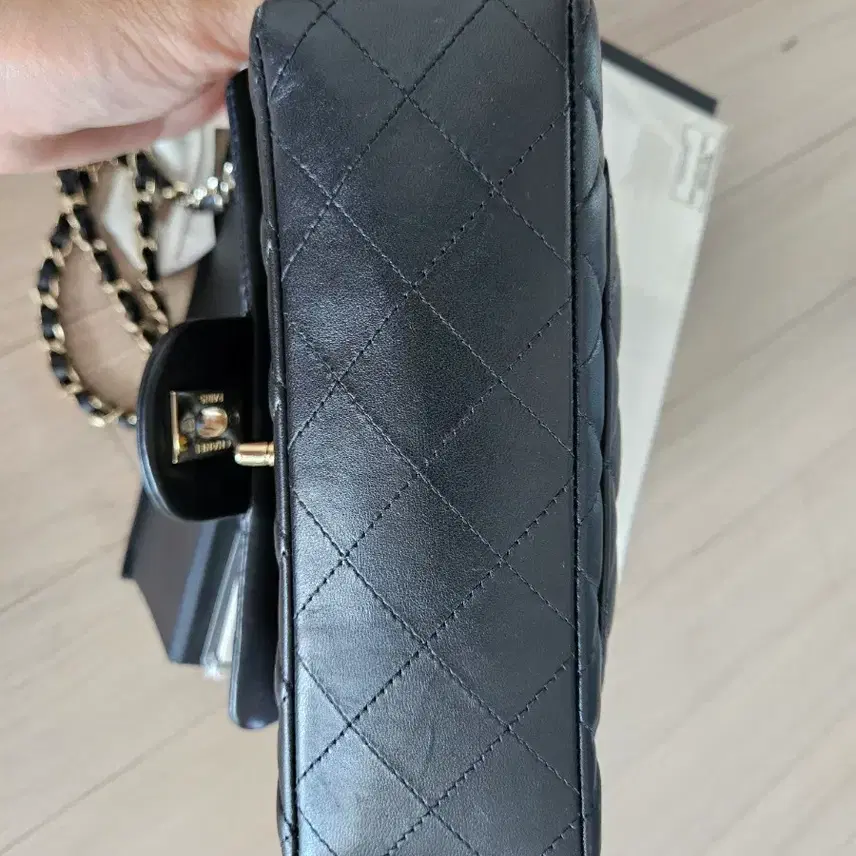 샤넬 뉴미니 블랙 금장 사진 7
