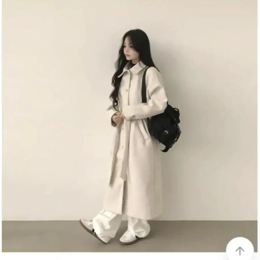 크림색 롱 코트