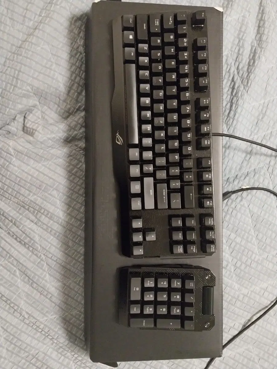 ASUS ROG CLAYMORE 1 적축 기계식 키보드 판매합니다
