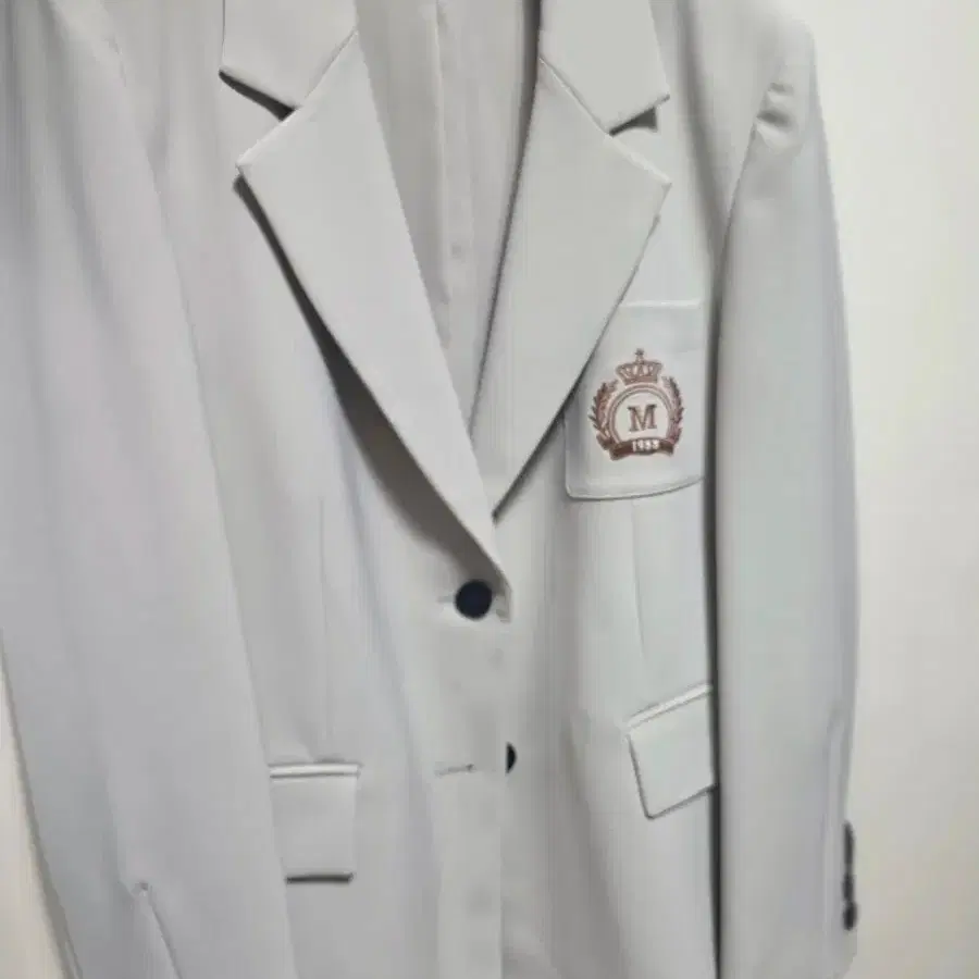 새상품) 고급 소재 모던한 베이지 블레이저
