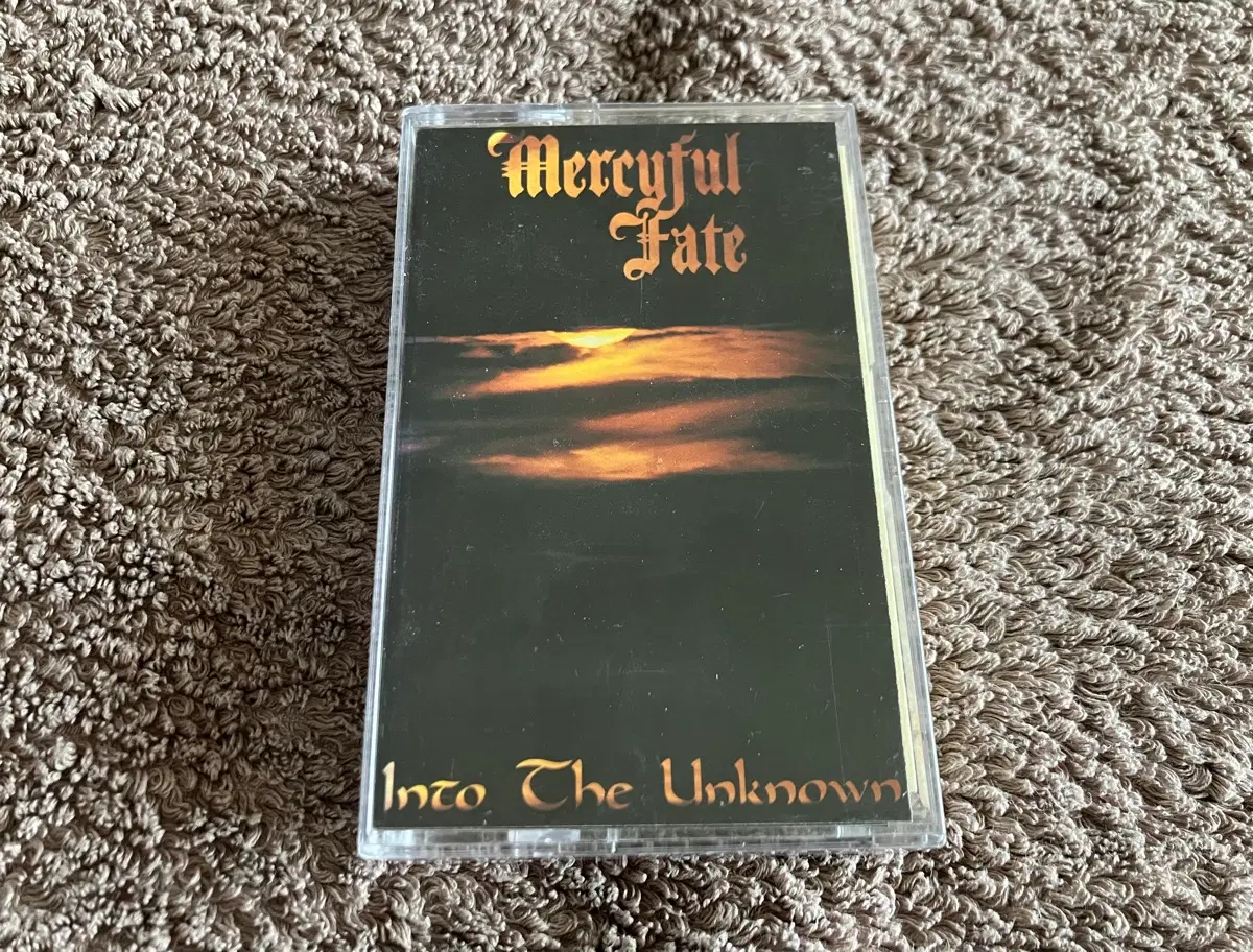덴마크의 전설적인 헤비메탈 밴드 Mercyful Fate 머시풀 페이트 정규 5집 Into The Unknown 앨범 국내 라이센스 카세트테이프 킹다이아몬드