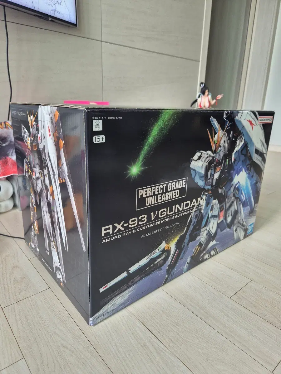 반다이 PG 언리쉬드 RX-93 뉴건담