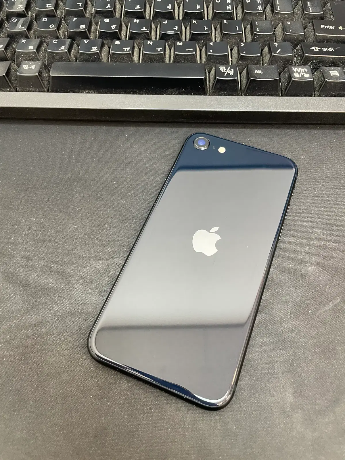 아이폰SE3 블랙 128GB 상태좋은 중고29만팝니다.