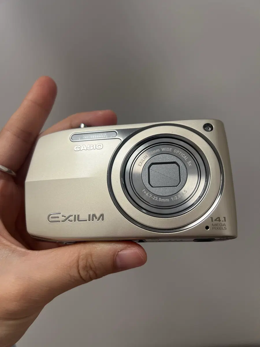 Casio exilim z2300