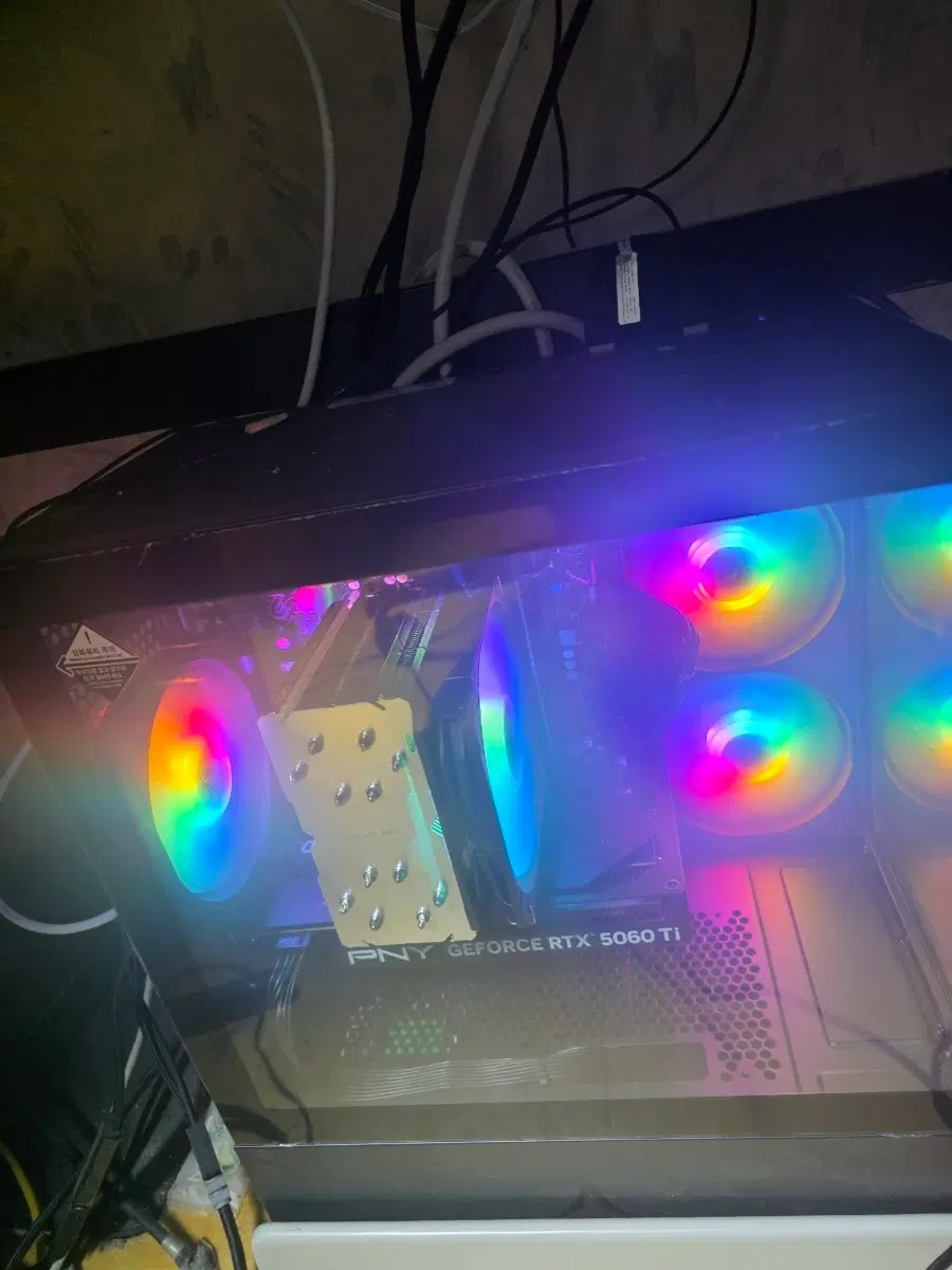 지포스 RTX 5060 Ti 본체