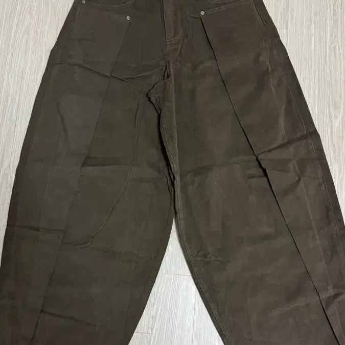 아이돈워너셀 Soft Suede Twill Balloon Pants Brown