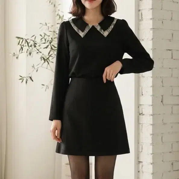 [새상품] 블랙 뒷지퍼 레이스카라 블라우스