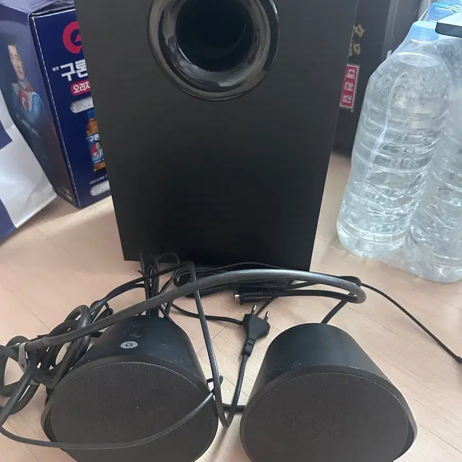 로지텍 G560 LIGHTSYNC 2.1채널 게이밍 스피커 17만에 팝니다