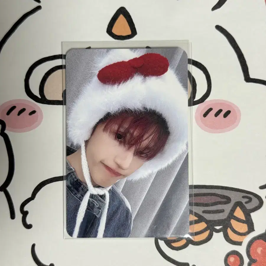 Ateez 에이티즈 우영 헬로키티 포카