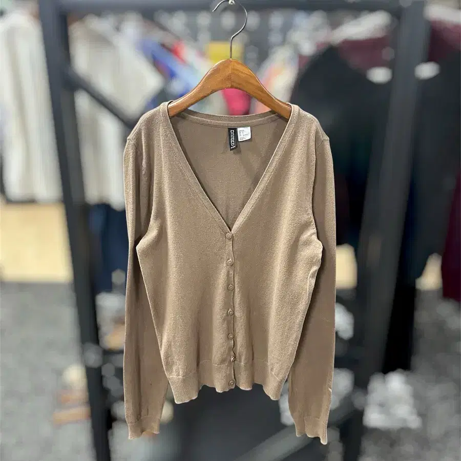 [H55] H&M DIVIDED 진베이지 브이넥 가디건 EUR36