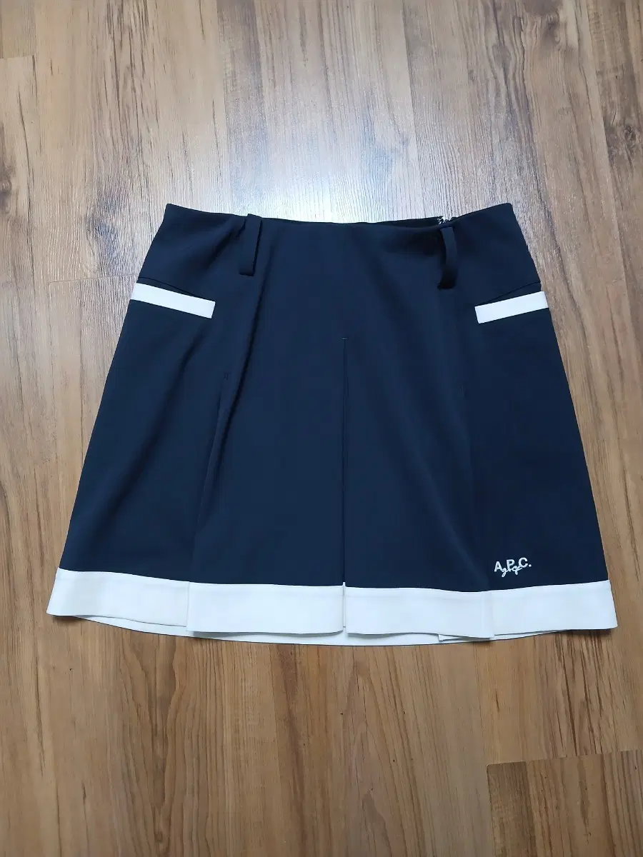 A.P.C. 아페쎄 골프 네이비 화이트 배색 플리츠 스커트 67