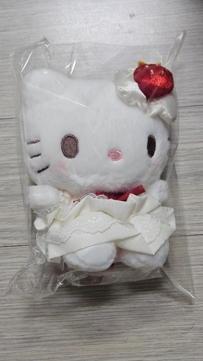 산리오 스위트케이크 헬로키티 판매합니다