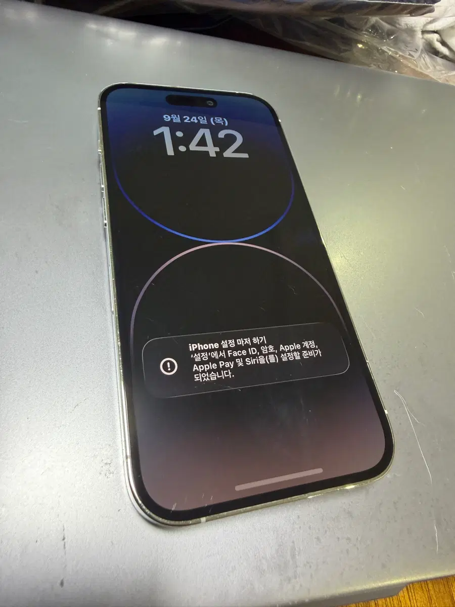 아이폰 14 Pro 실버 256 뒷면 파손