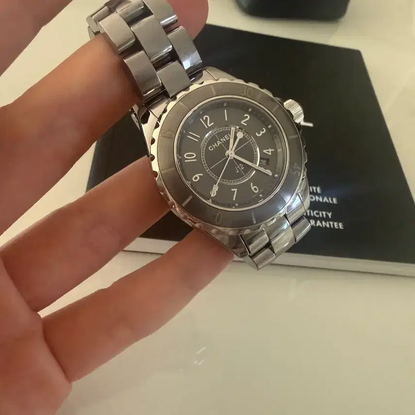 샤넬 J12 시계 33mm 크로매틱팝니다 사진 2