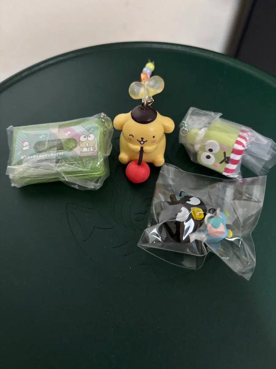4개 일괄) 산리오 가챠 피규어 배드바츠마루 케로케로케로피 폼폼푸린 키링 비즈 테이프