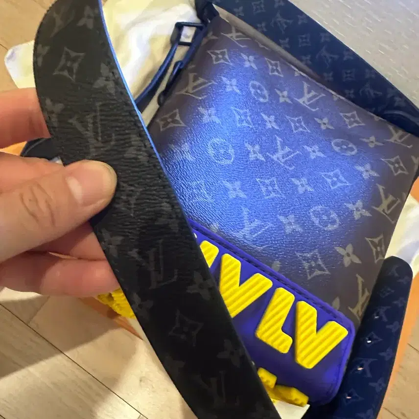 루이비통 [OS] 버질 컬렉션라인 LV 디테일 모노그램 가방 백 사진 6