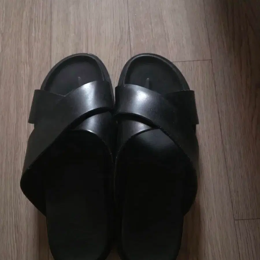 커스텀에이드 소가죽 크로스 슬리퍼 팝니다