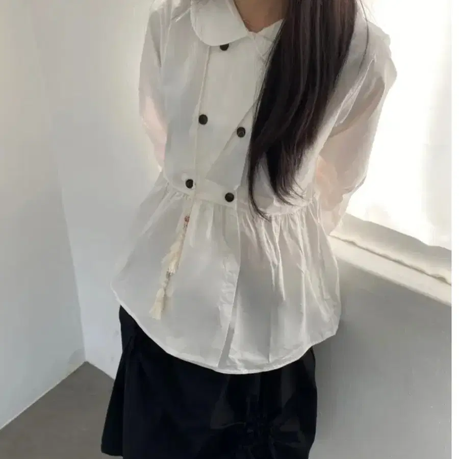 모리걸 라운드카라 더블버튼 셔링 긴팔 블라우스 셔츠 차콜