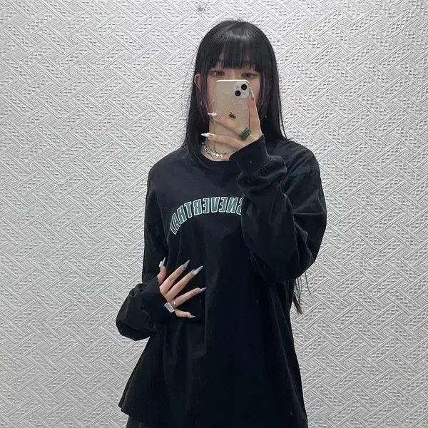 디스이즈네버댓 빈티지 캐주얼 키치 아치로고 롱슬리브 L C15078