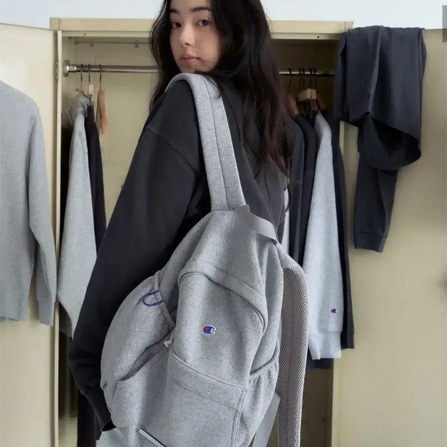 새상품 택포)챔피온 로우로우 데이 백팩