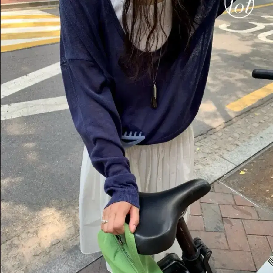 딥v넥 니트 네이비