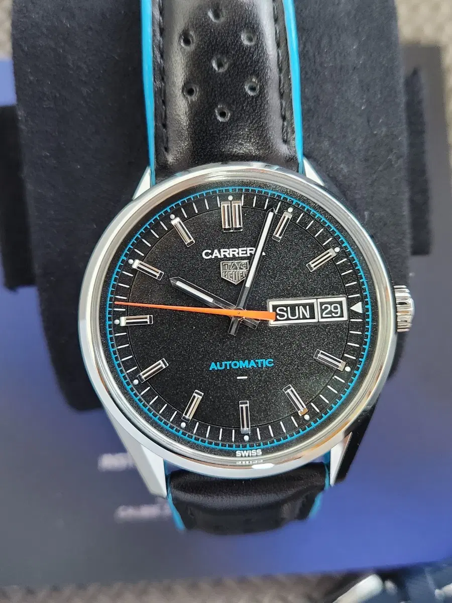 태그호이어 최신형 2026 까레라 데이데이트 41mm