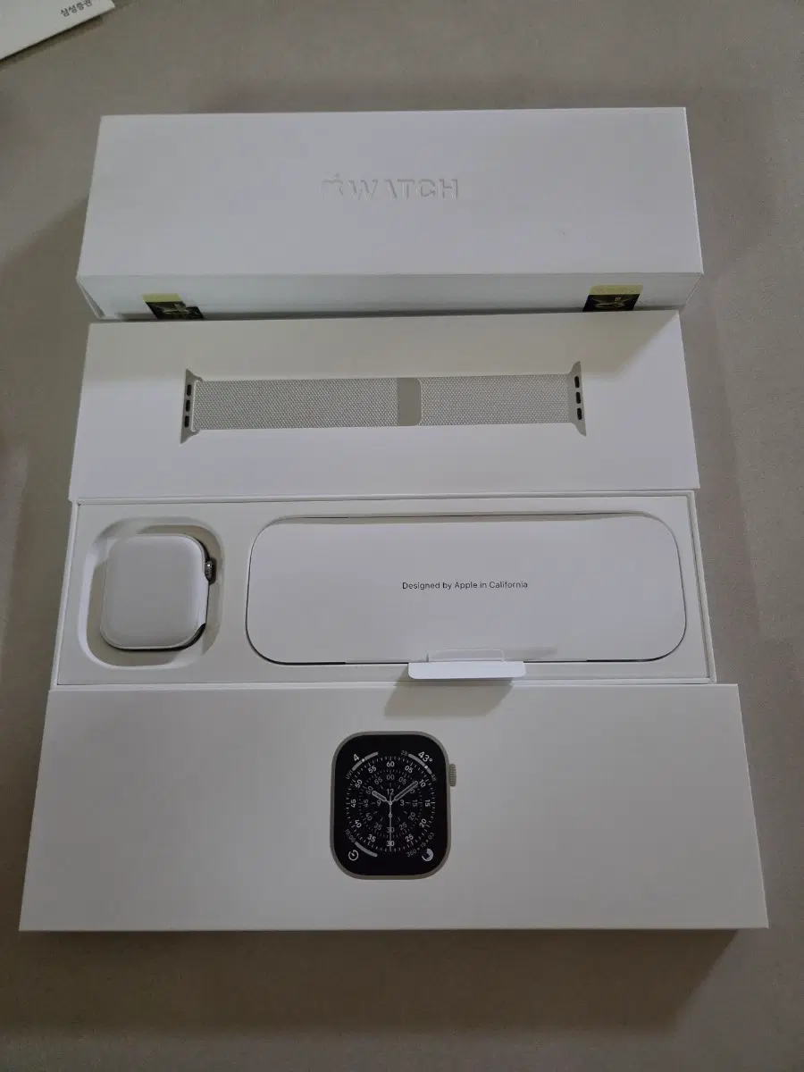 애플워치 11 42mm 내추럴 티타늄 + 내추럴 밀레니즈 루프 (새상품)