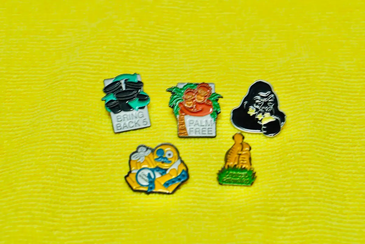 LUSH 러쉬 빈티지 금속 핀 5종 / 마스크팩 / 덕찌 뱃지