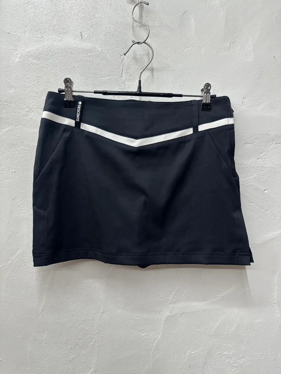 [상태좋음] 데상트(DESCENTE) 치마 여성 블랙 골프 F