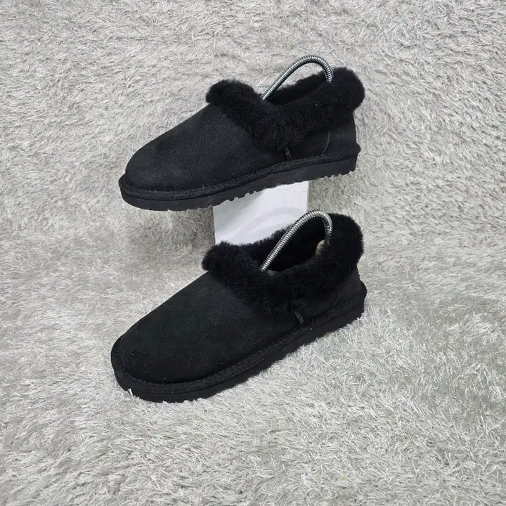 230 UGG UGG オーストラリアの毛の冬防寒化ブラック