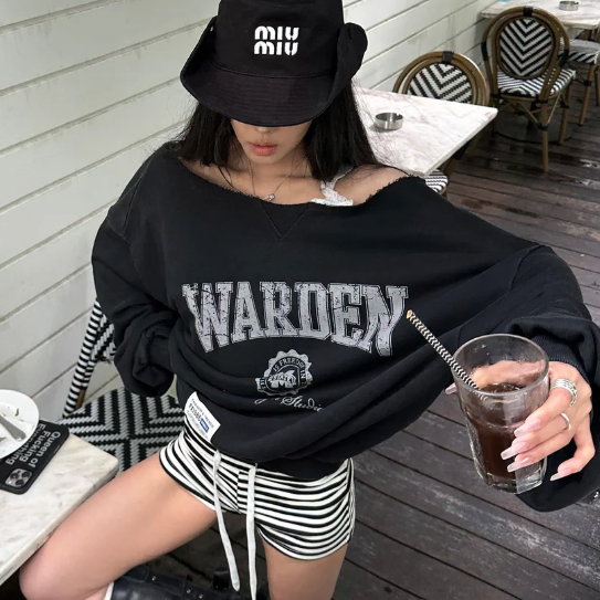 WARDEN EDGE 빈티지 대학 그래픽 와이드넥 오버사이즈 스웨트셔츠