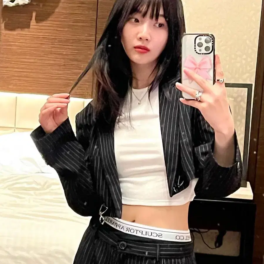 스컬프터 새깅 스트라이프 와이드 팬츠 조이 착용