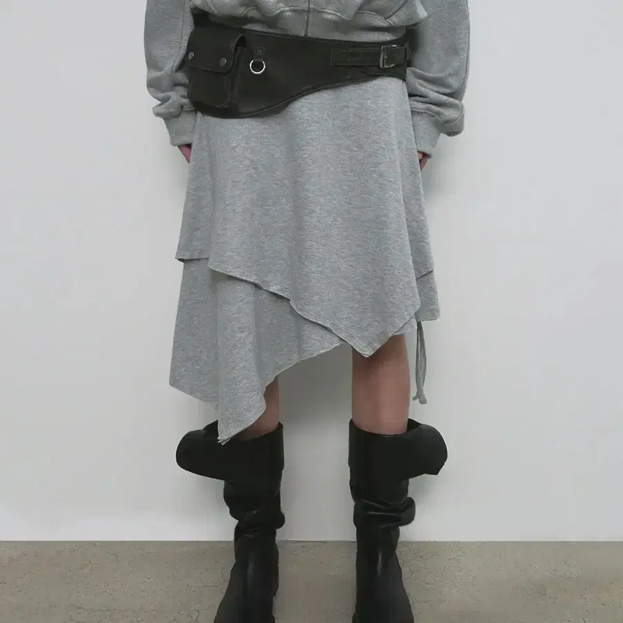 샌드릭 UNBALANCED STRING MIDI SKIRT_MELANGE GREY