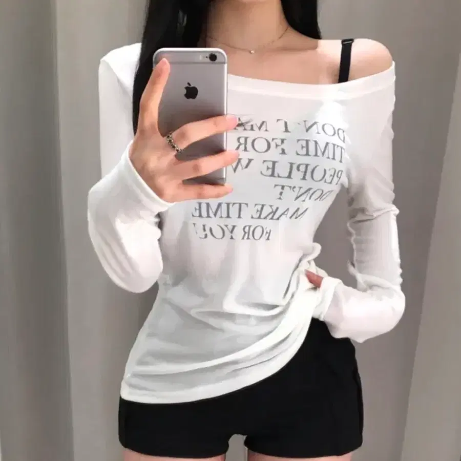 빈플 레터링 원 오프숄더 시스루 슬림핏 긴팔 티셔츠