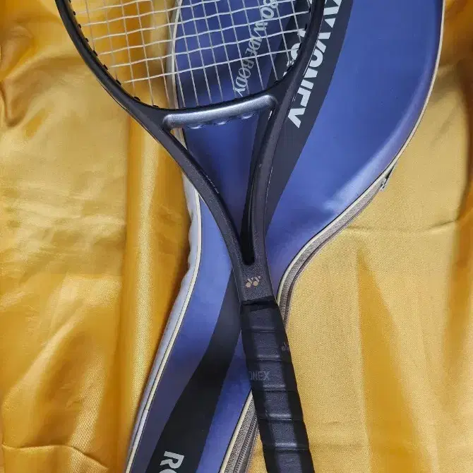 ヴィンテージ テニスラケット-ヨネックス RQ-180 テニスラケット。小腸用おすすめ
