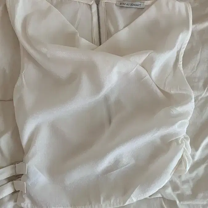 에트오소메 Draped Belt Satin Tank Top (white)